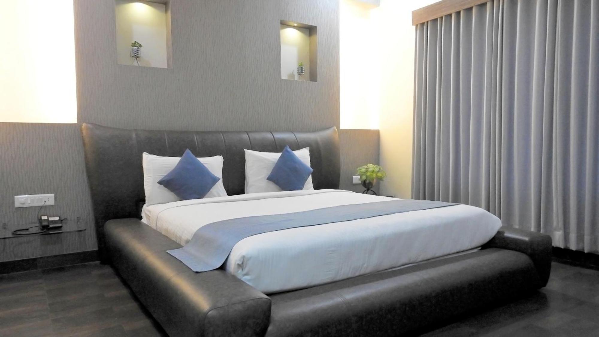 שירדי Hotel Sai Miracle מראה חיצוני תמונה