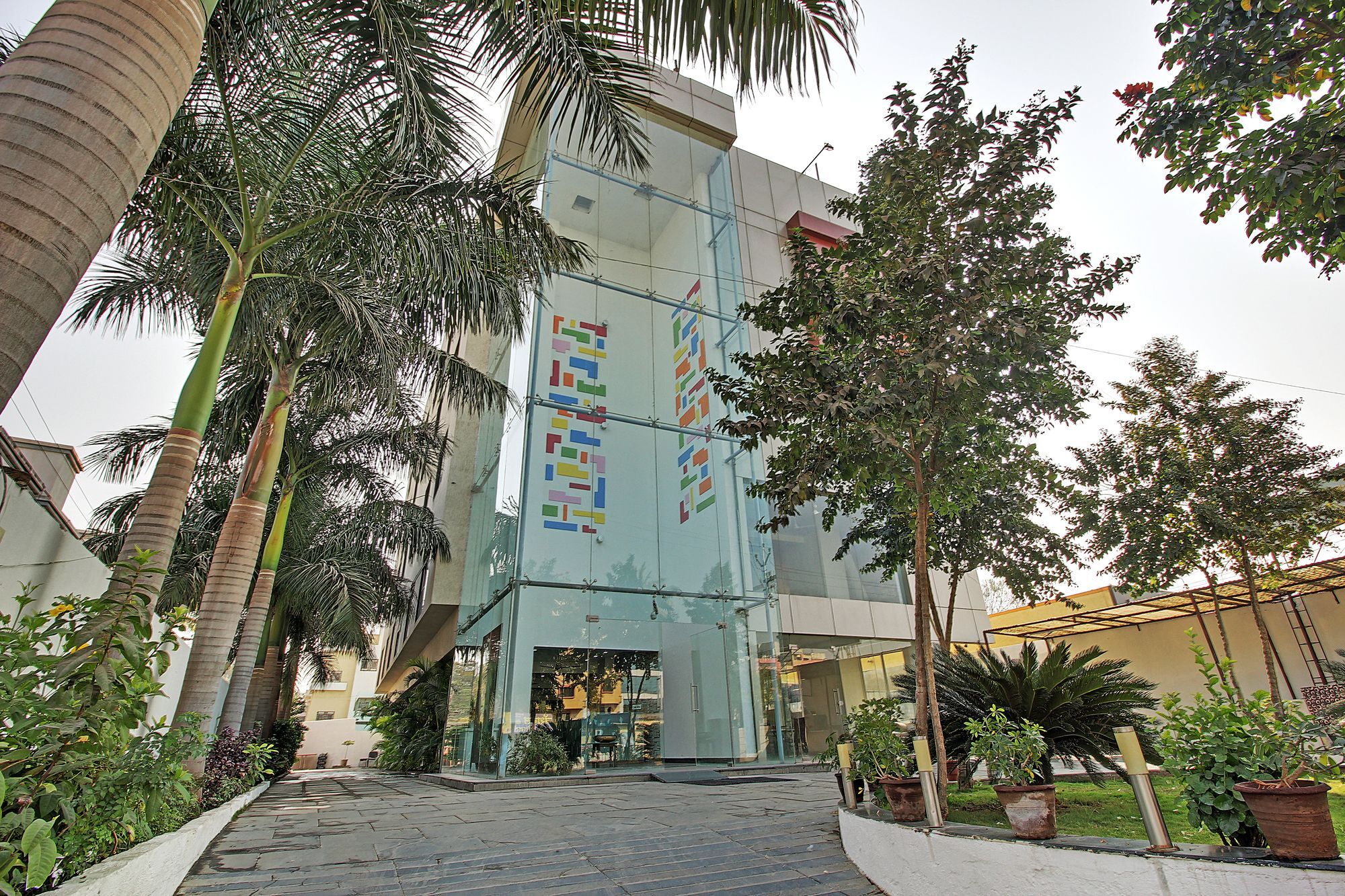 שירדי Hotel Sai Miracle מראה חיצוני תמונה